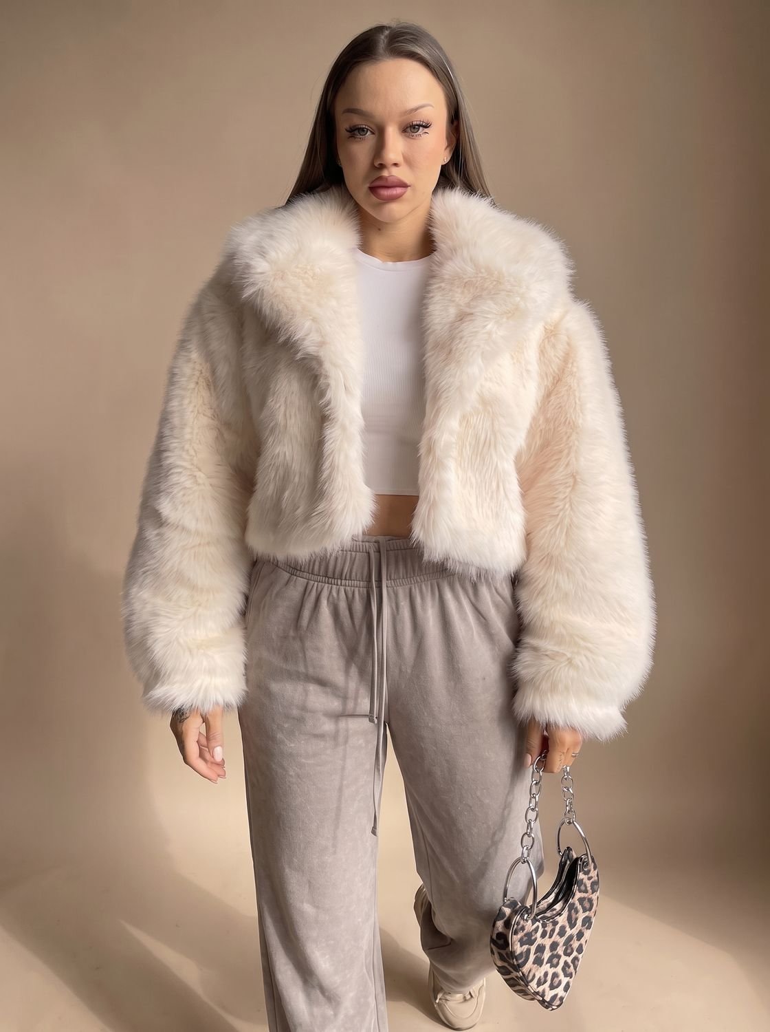 Faux Fur Coat for Women with Statement Sleeves and Cropped Fit - 2 - Stylewhipped
