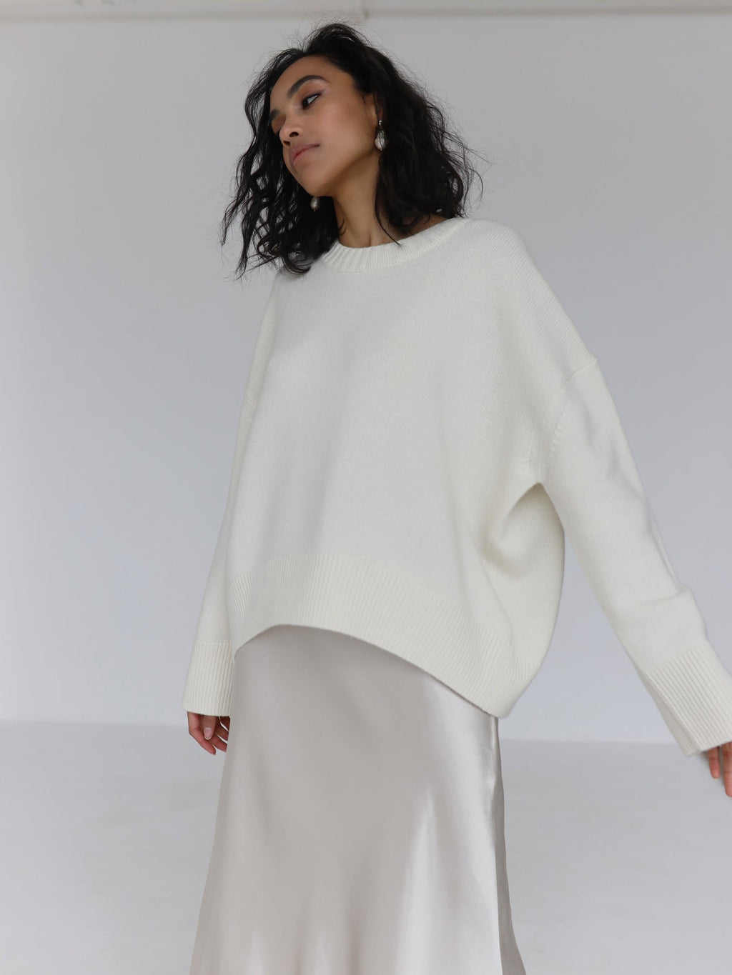 Oversized Women's Pullover with Ribbed Hem and Long Sleeves - 1 - Stylewhipped