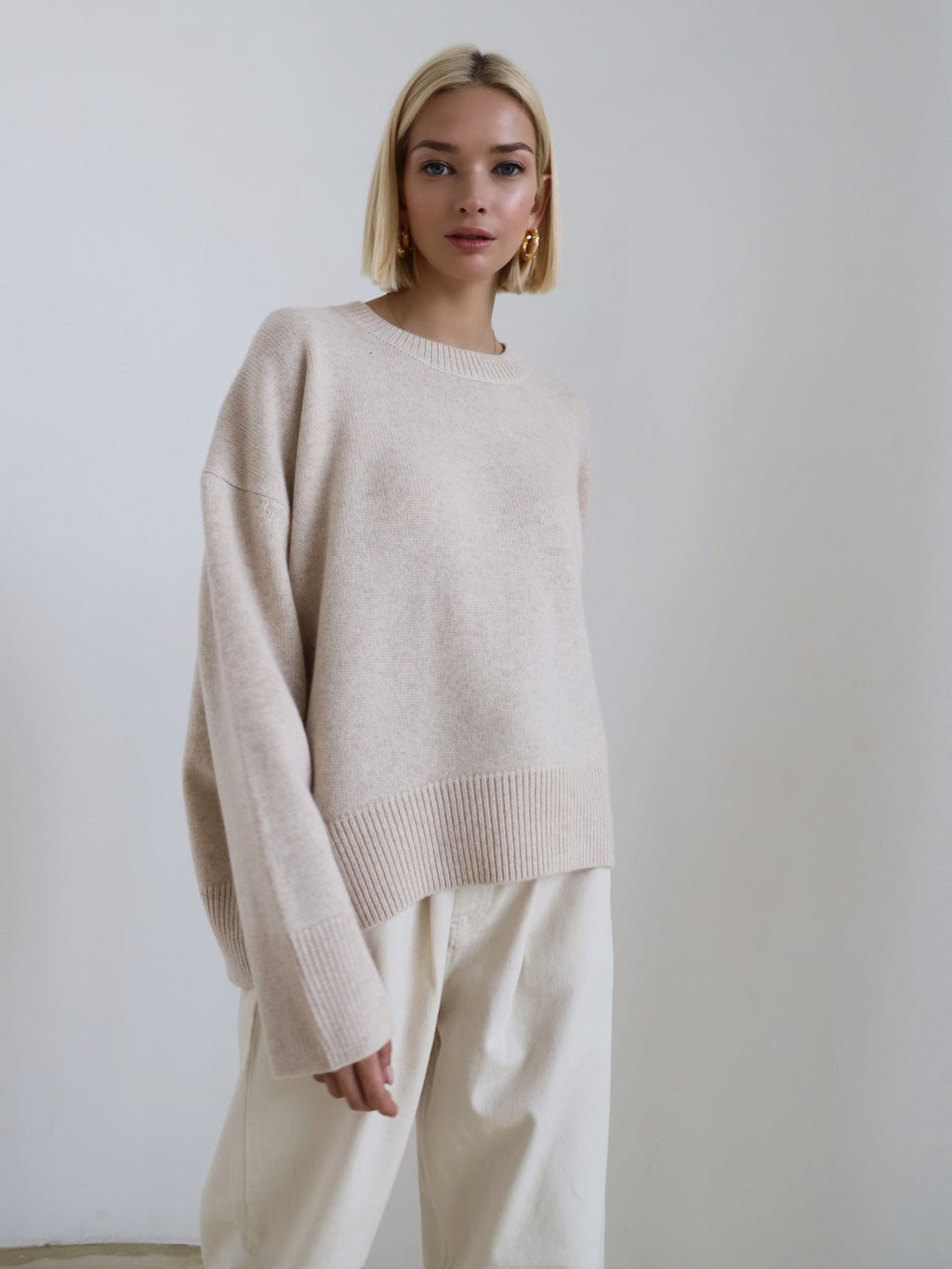 Oversized Women's Pullover with Ribbed Hem and Long Sleeves - 2 - Stylewhipped