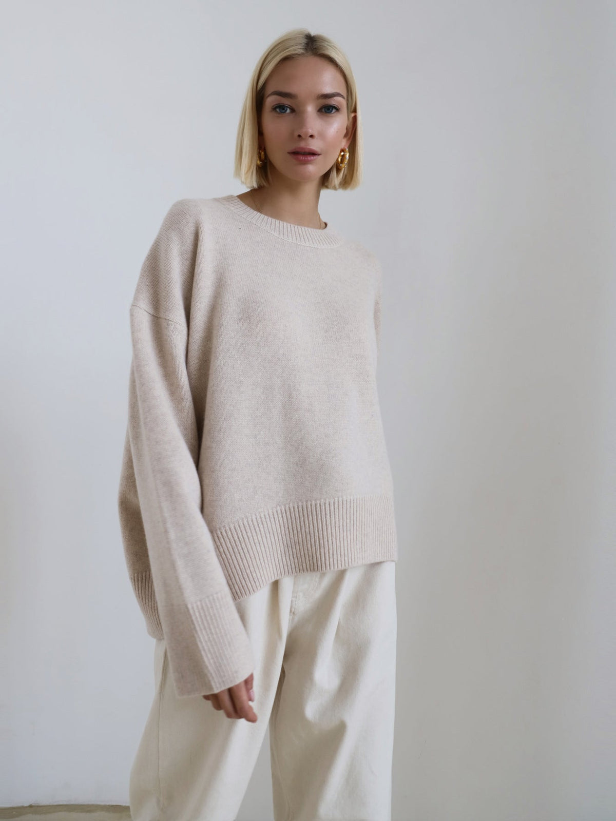 Oversized Women's Pullover with Ribbed Hem and Long Sleeves - 2 - Stylewhipped