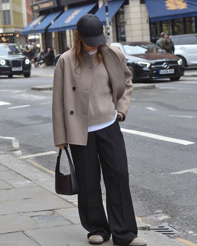 Double-Breasted Women's Coat with Oversized Fit and Chic Silhouette - 5 - Stylewhipped