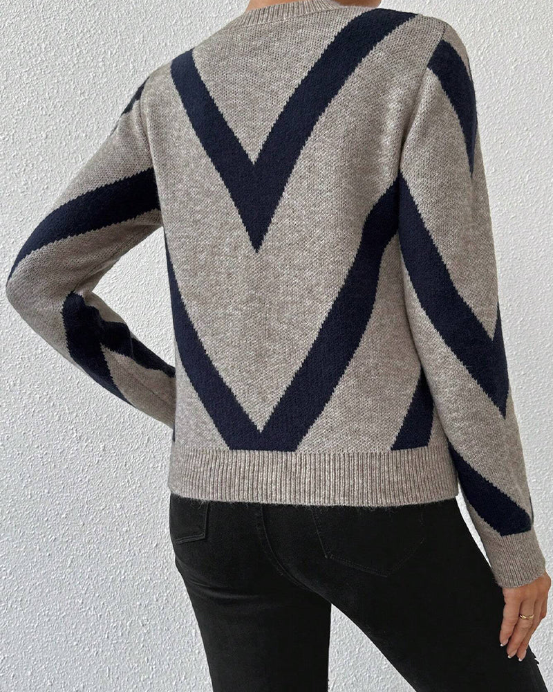 Sweater Women V-Neck Cut with Bold Chevron Pattern - 3 - Stylewhipped
