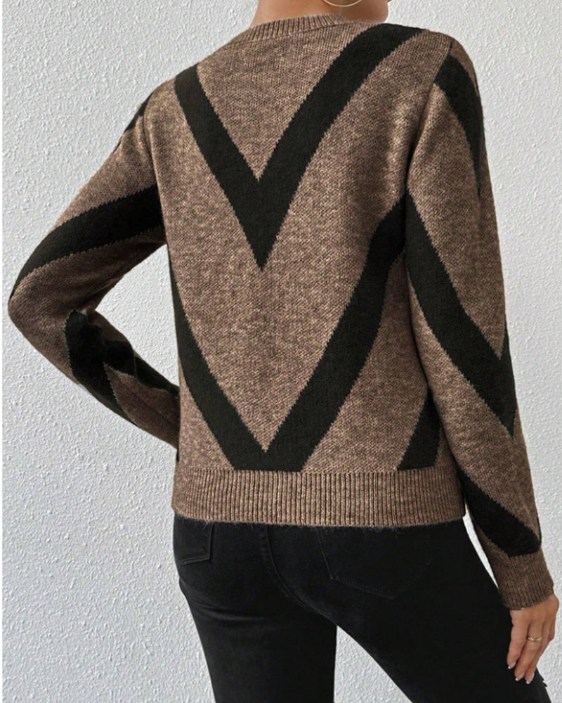 Sweater Women V-Neck Cut with Bold Chevron Pattern - 5 - Stylewhipped