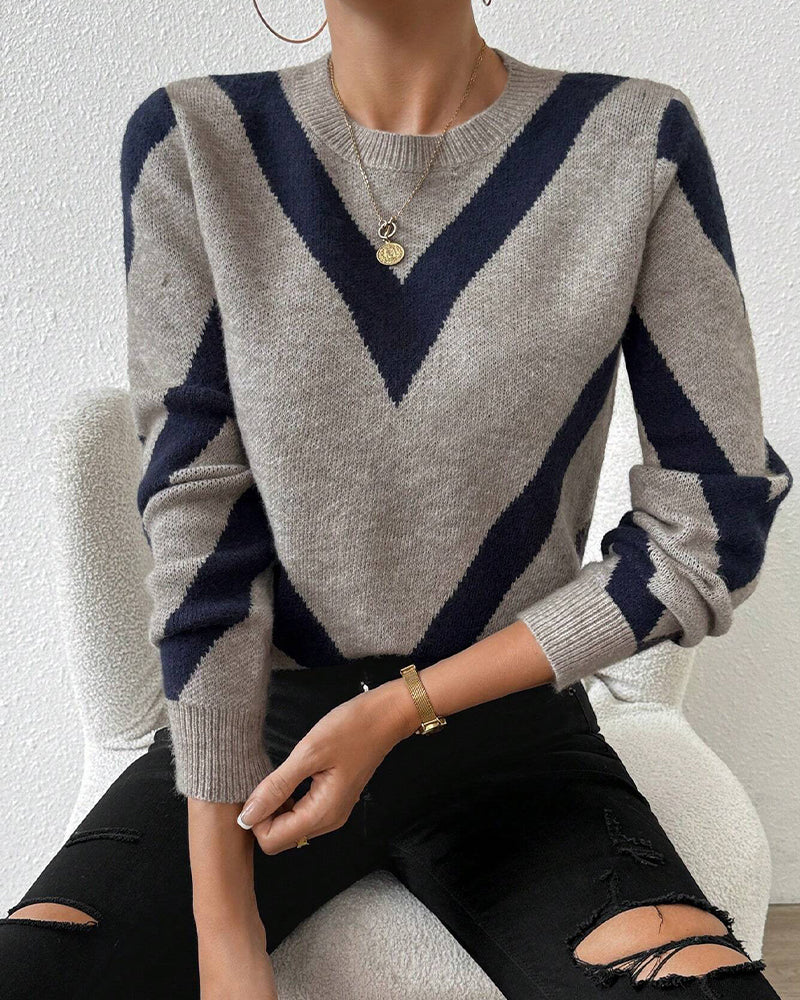 Sweater Women V-Neck Cut with Bold Chevron Pattern - 6 - Stylewhipped