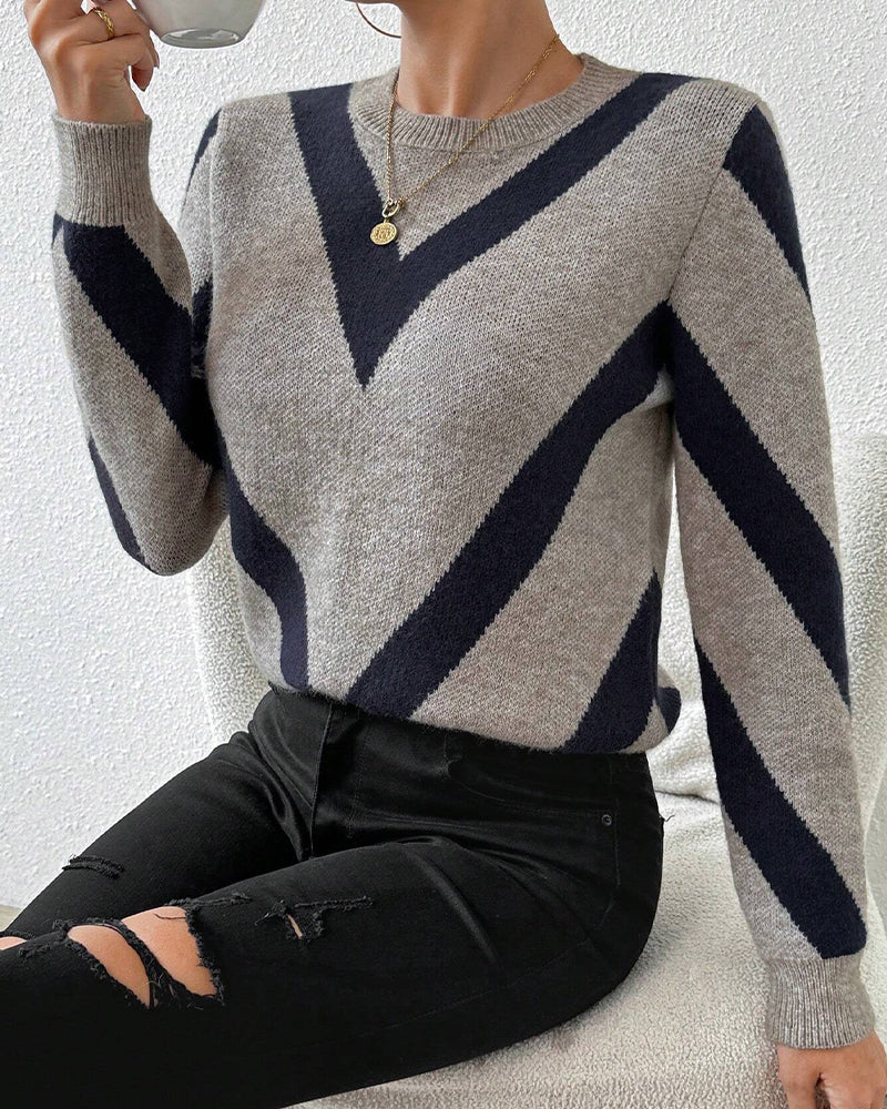 Sweater Women V-Neck Cut with Bold Chevron Pattern - 7 - Stylewhipped