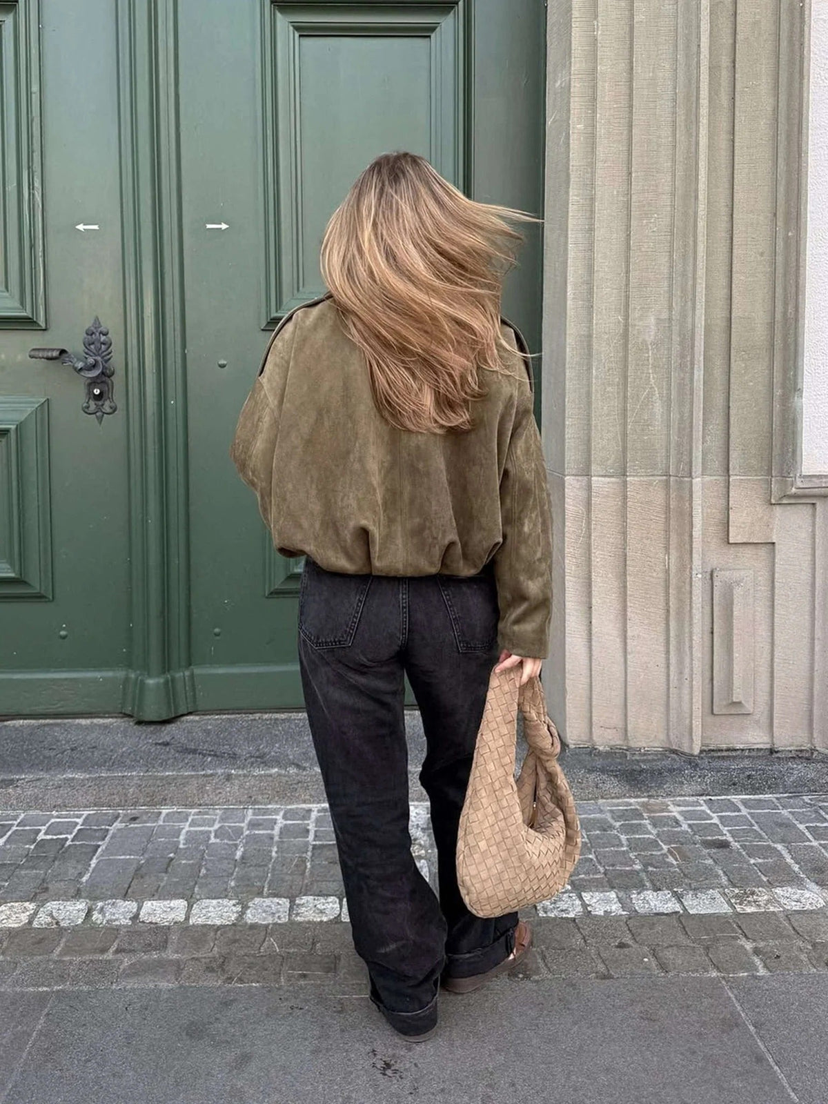 Oversized Women's Jacket with Structured Collar and Cropped Fit - 5 - Stylewhipped