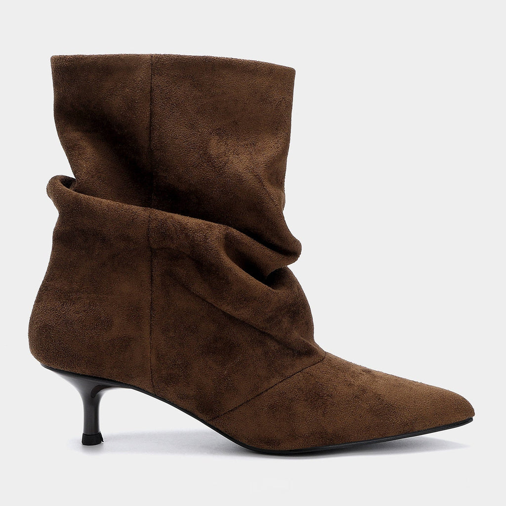 Chic Slouchy Women's Boots with Elegant Pointed Toes - 1 - Stylewhipped