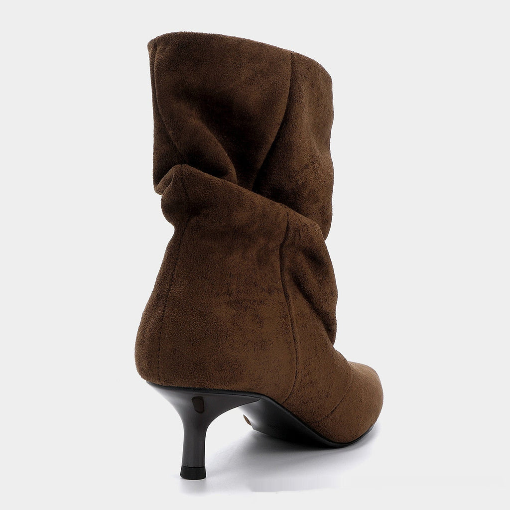 Chic Slouchy Women's Boots with Elegant Pointed Toes - 4 - Stylewhipped