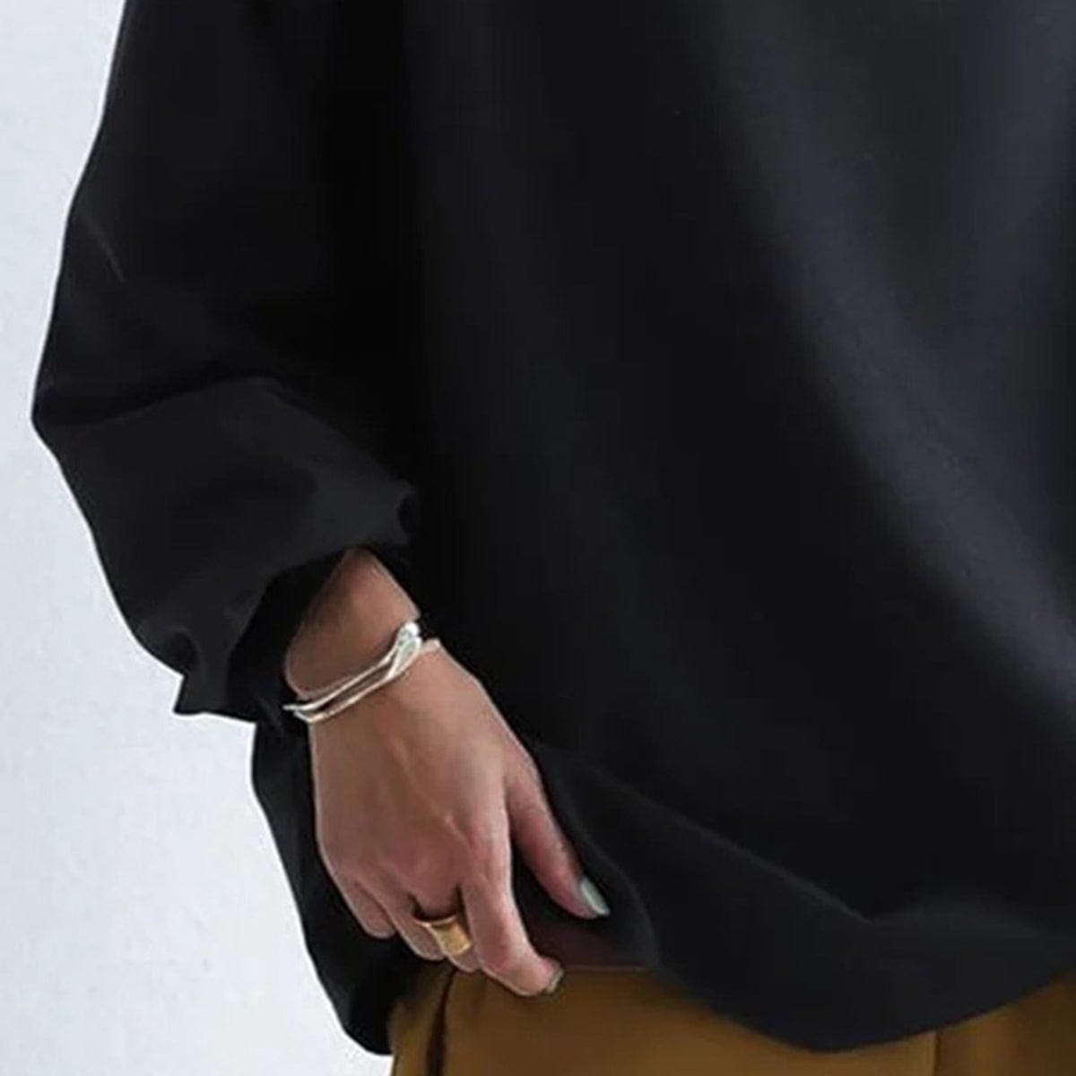Women's Elegant Fold Collar Sweater with Relaxed Fit | D&S