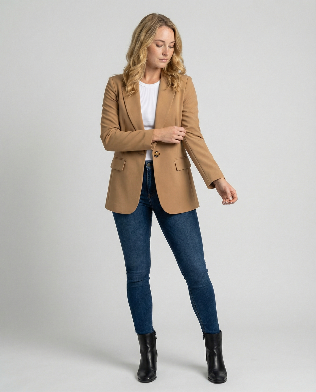 Blazer Women's Tailored Fit with Single Button Closure - Image 2